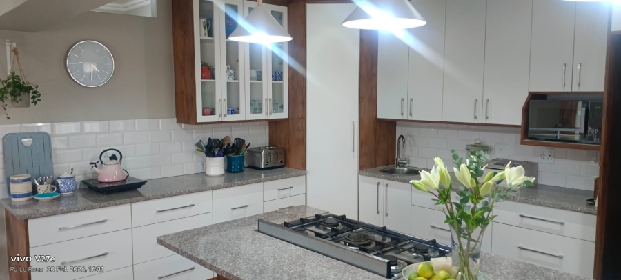 5 Bedroom Property for Sale in Monte Christo Western Cape